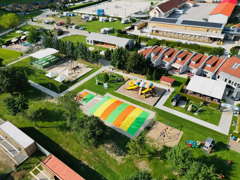 Letecký pohľad na areál Villa Betula Resort