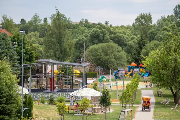 Chodník cez exteriérové ihrisko Babyland