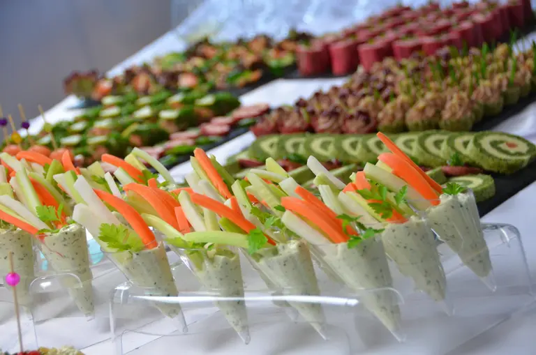 Zeleninové kornútky na cateringu