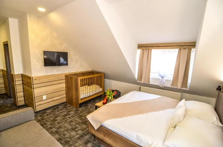 Dvojlôžková izba s prístelkou vo Villa Betula Resort